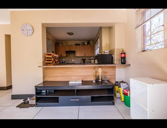 2 BEDROOM TOWNHOUSE FOR SALE IN CASTLEVIEW
